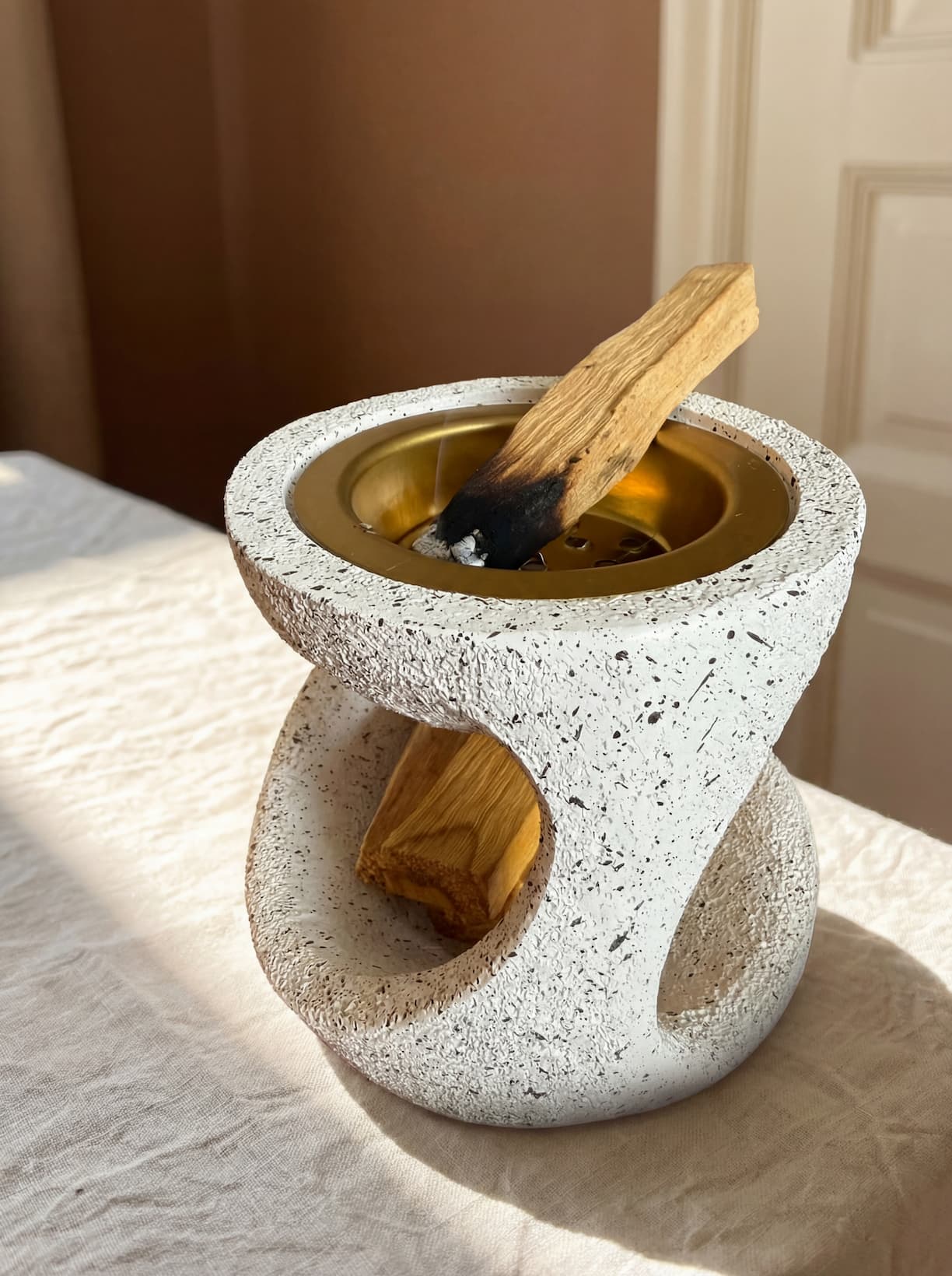 Підставка під пахощі, пало санто