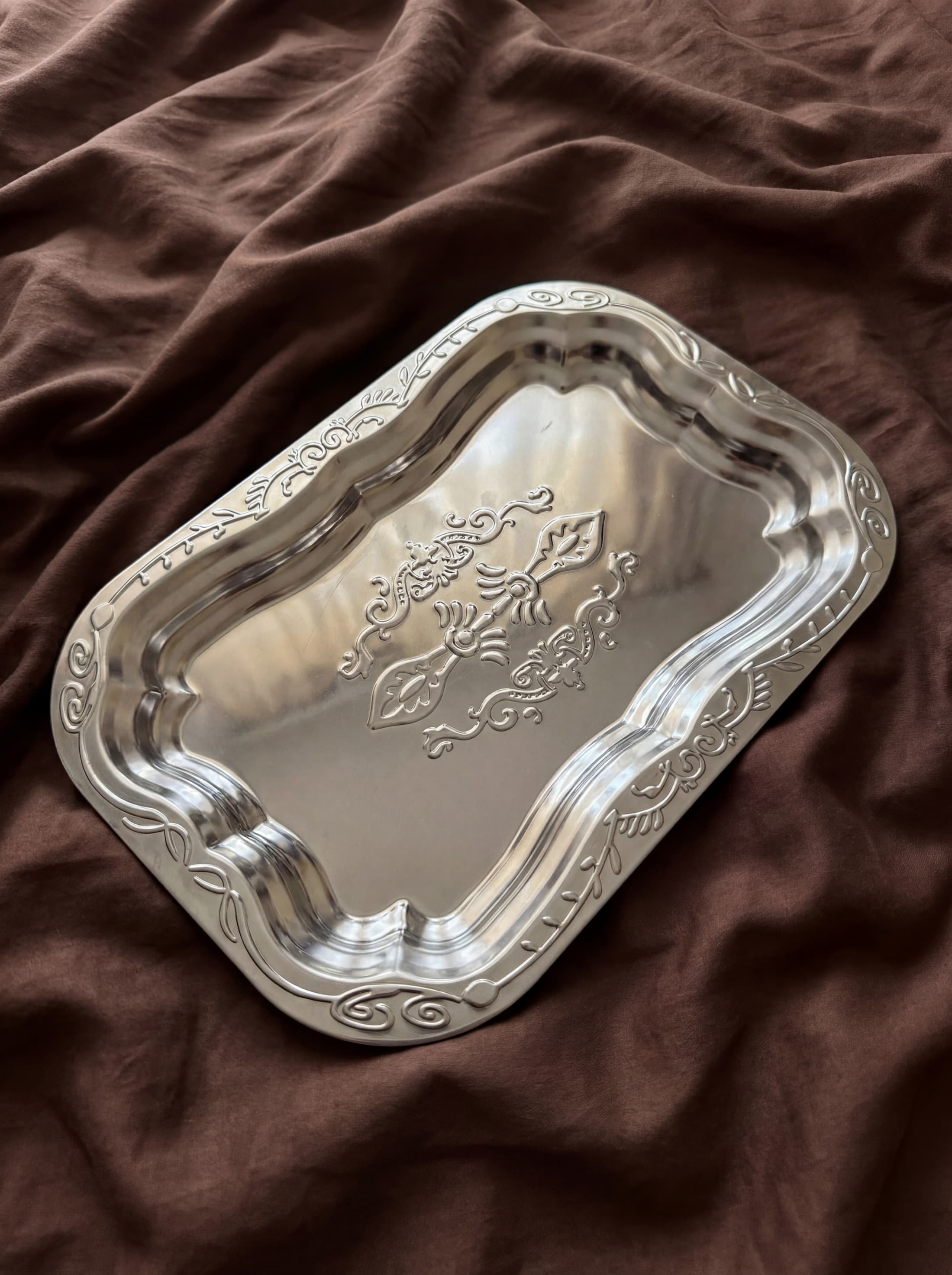 Декоративний металевий піднос Norée