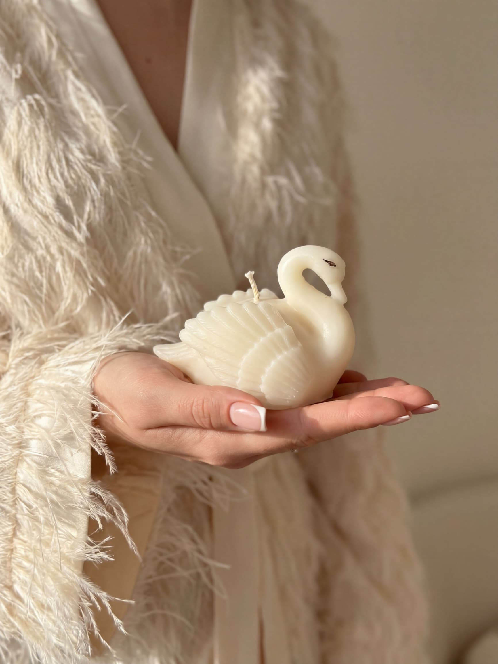 Декоративна свічка «Swan» 