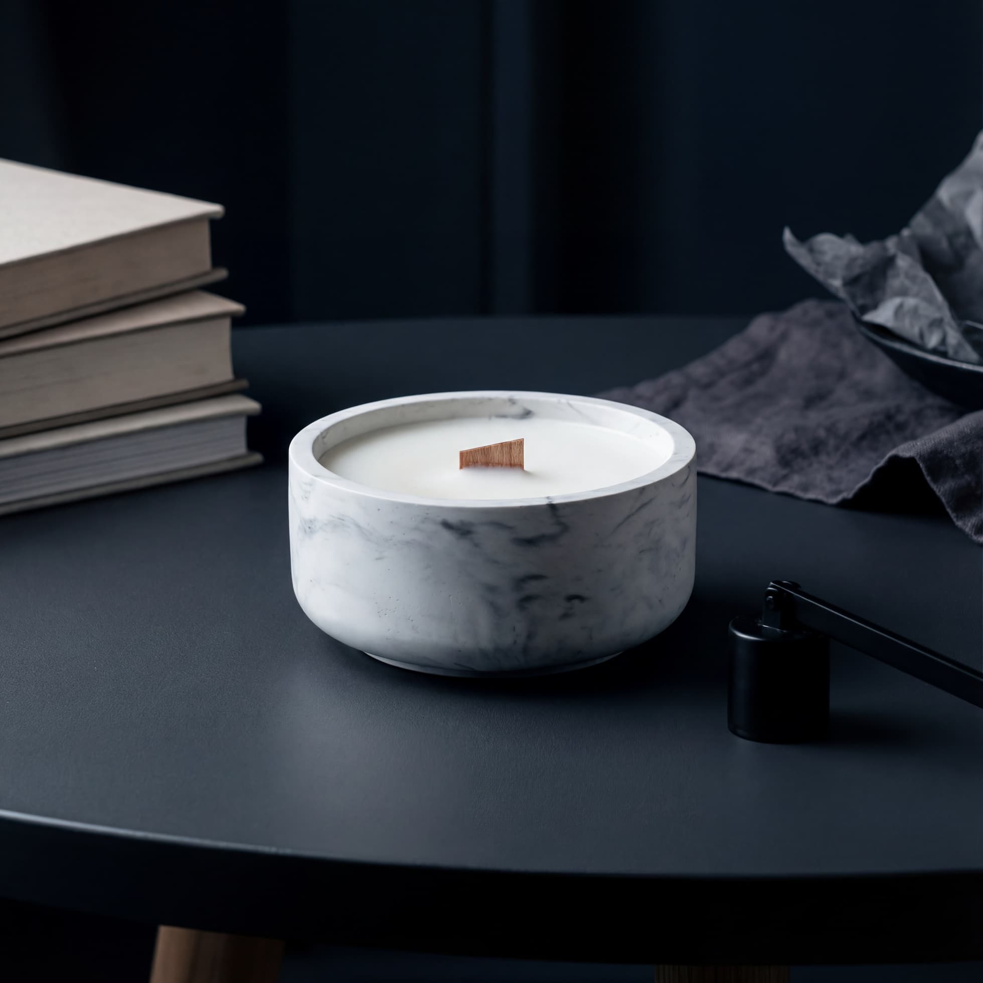 Свічка у гіпсовому кашпо